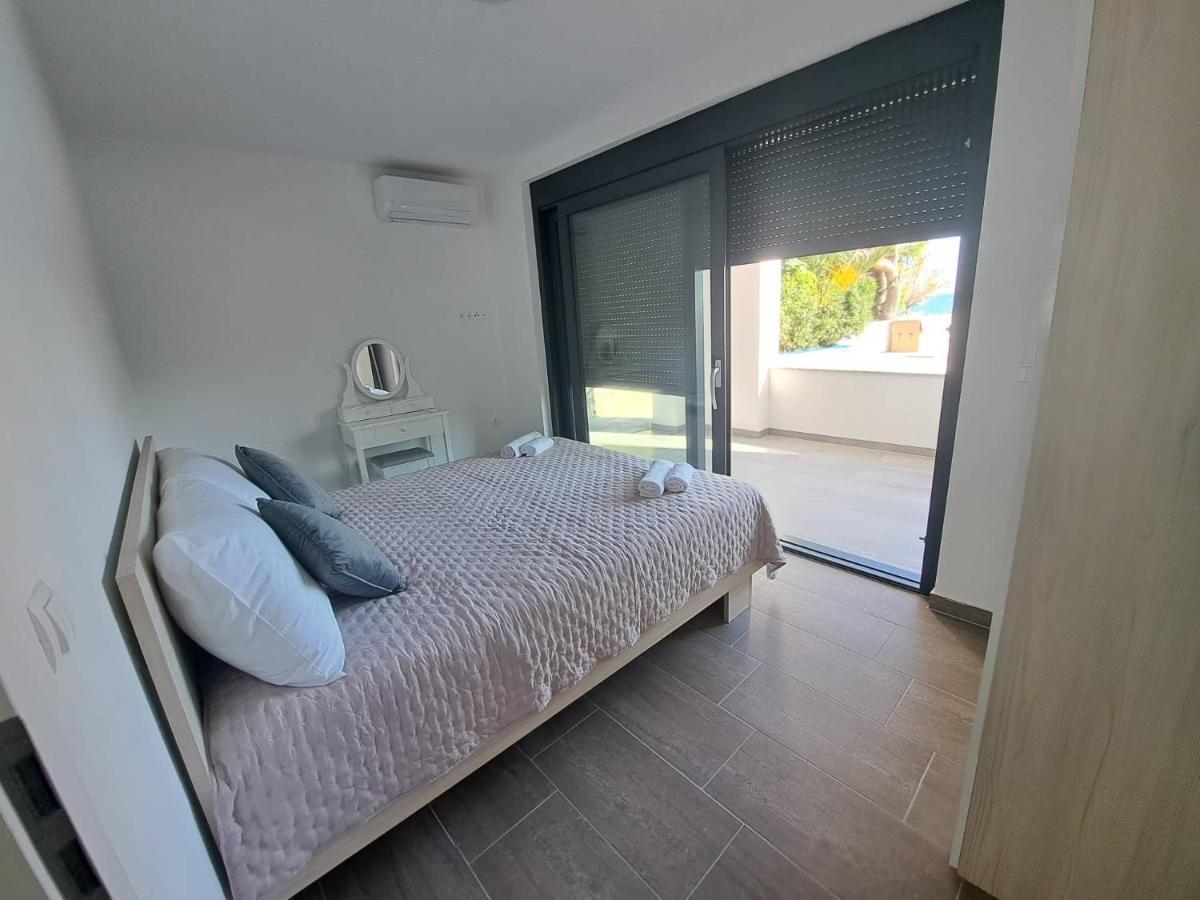Villa Leptiric Vir Exteriör bild