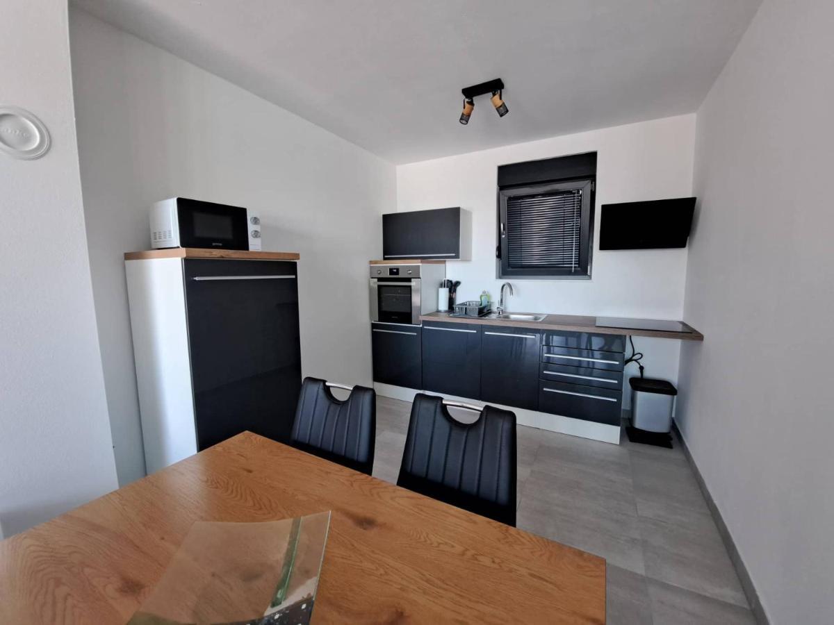 Villa Leptiric Vir Exteriör bild