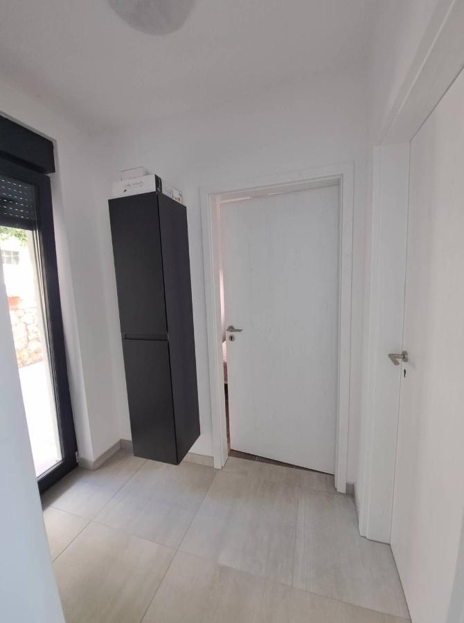 Villa Leptiric Vir Exteriör bild
