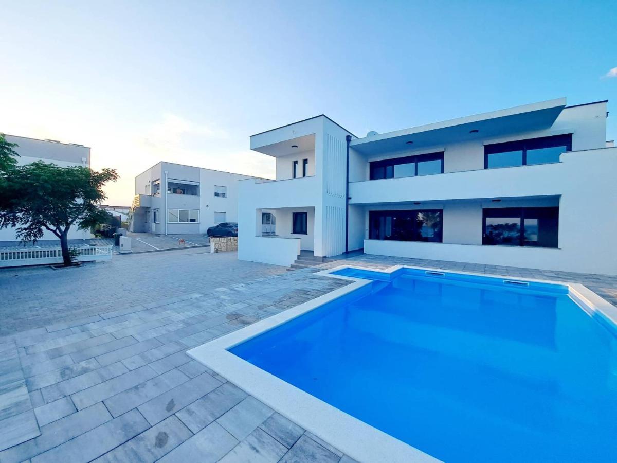 Villa Leptiric Vir Exteriör bild