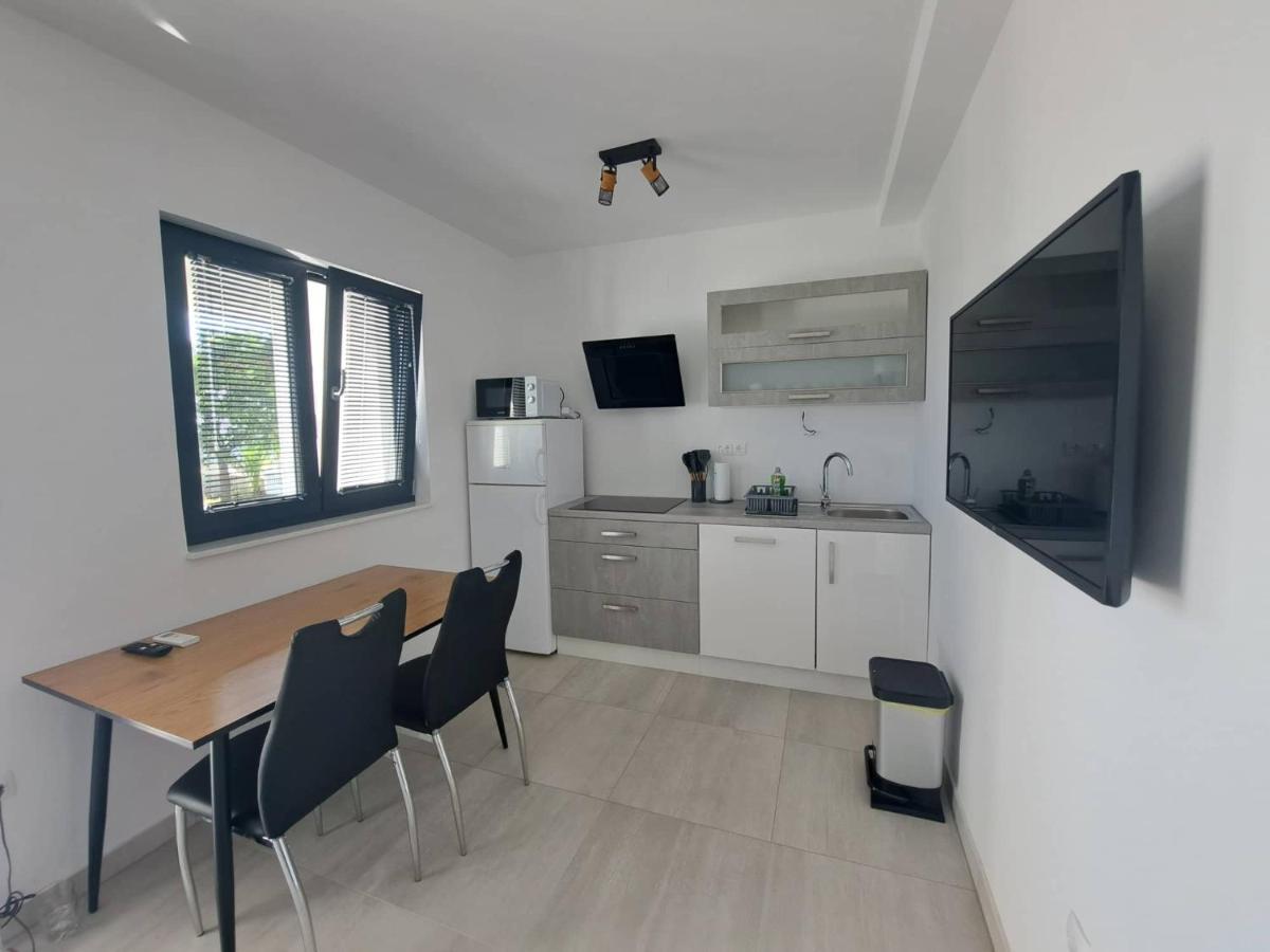 Villa Leptiric Vir Exteriör bild